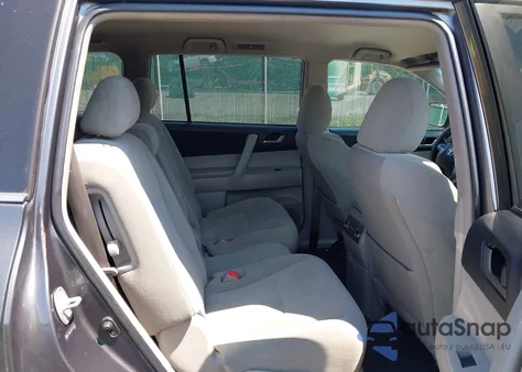 2013 Toyota Highlander Base Plus V6 из США, поврежденный, VIN 5TDBK3EH8DS189583